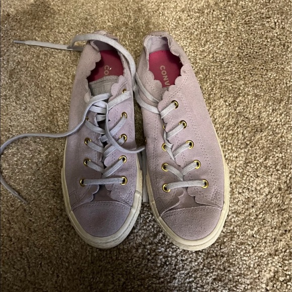 Scalloped Lavender Low top Converse - Picture 1 of 3